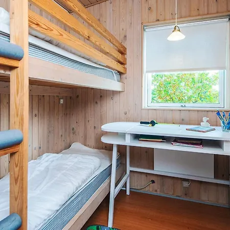度假居 6 Person In Knebel-by Traum *